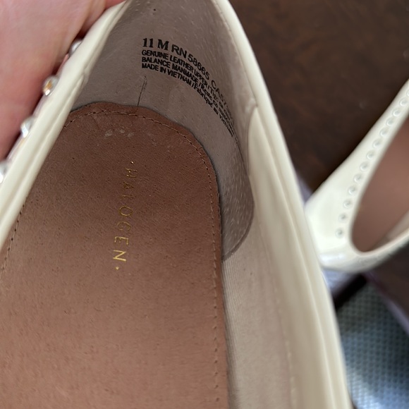 Halogen white patent with grommets flats size 11M - Picture 5 of 7